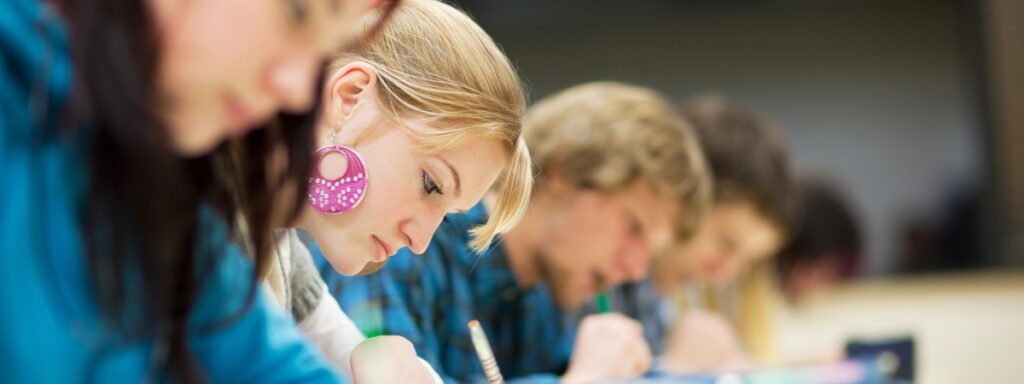 Three Proper Essay Grammar Mistakes That Almost Everyone Commits